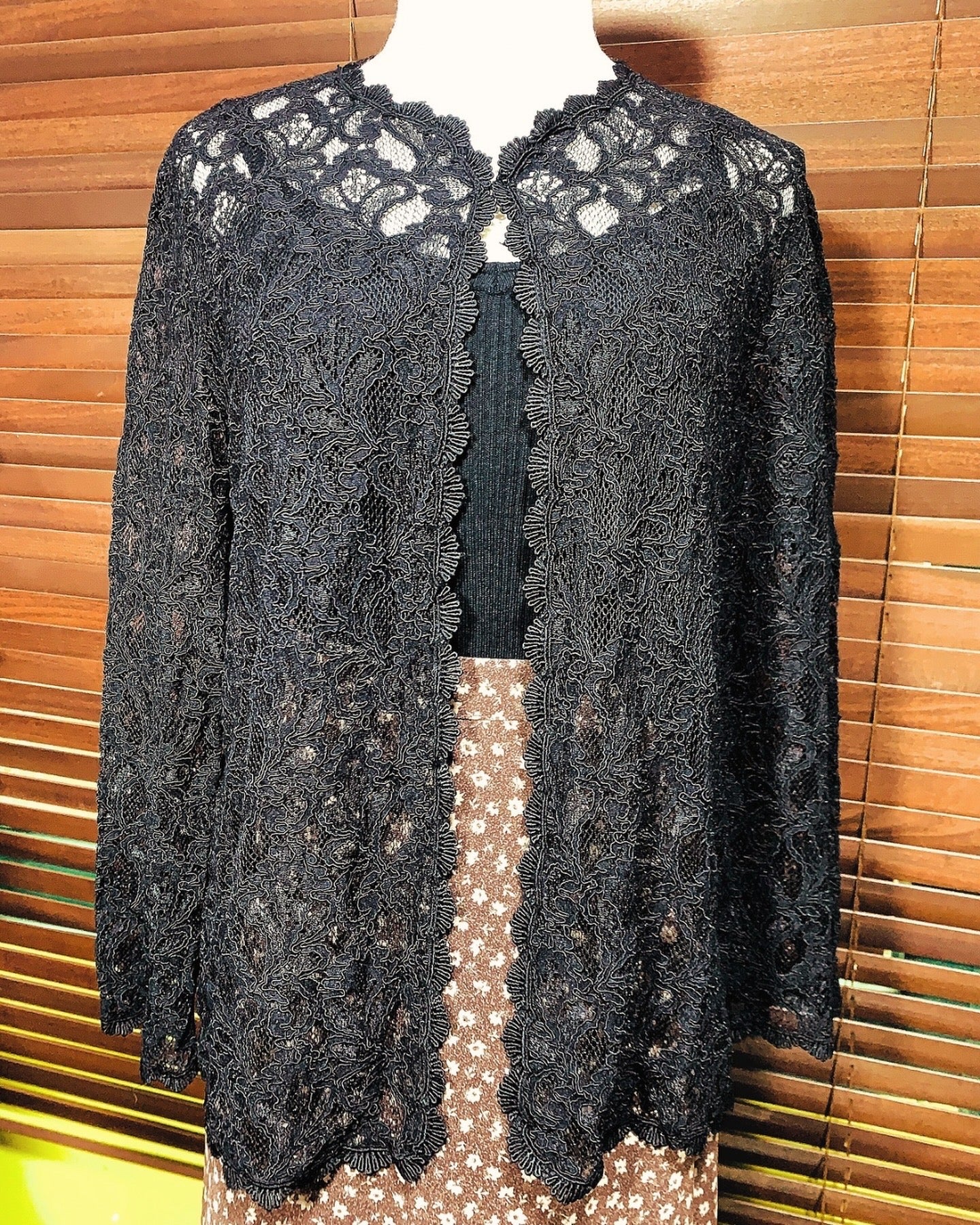 🇯🇵JAPAN Vintage ♡ Clothes Black Classic Lace Cardigan(Top/Shirt/Coat/Skirt/Pants/Dress)| 🇯🇵日本古著 ♡ 衣服 黑縷空蕾士外套(上衣/花恤/外套/半身裙/褲/連身裙)|🔎 ss-vin062