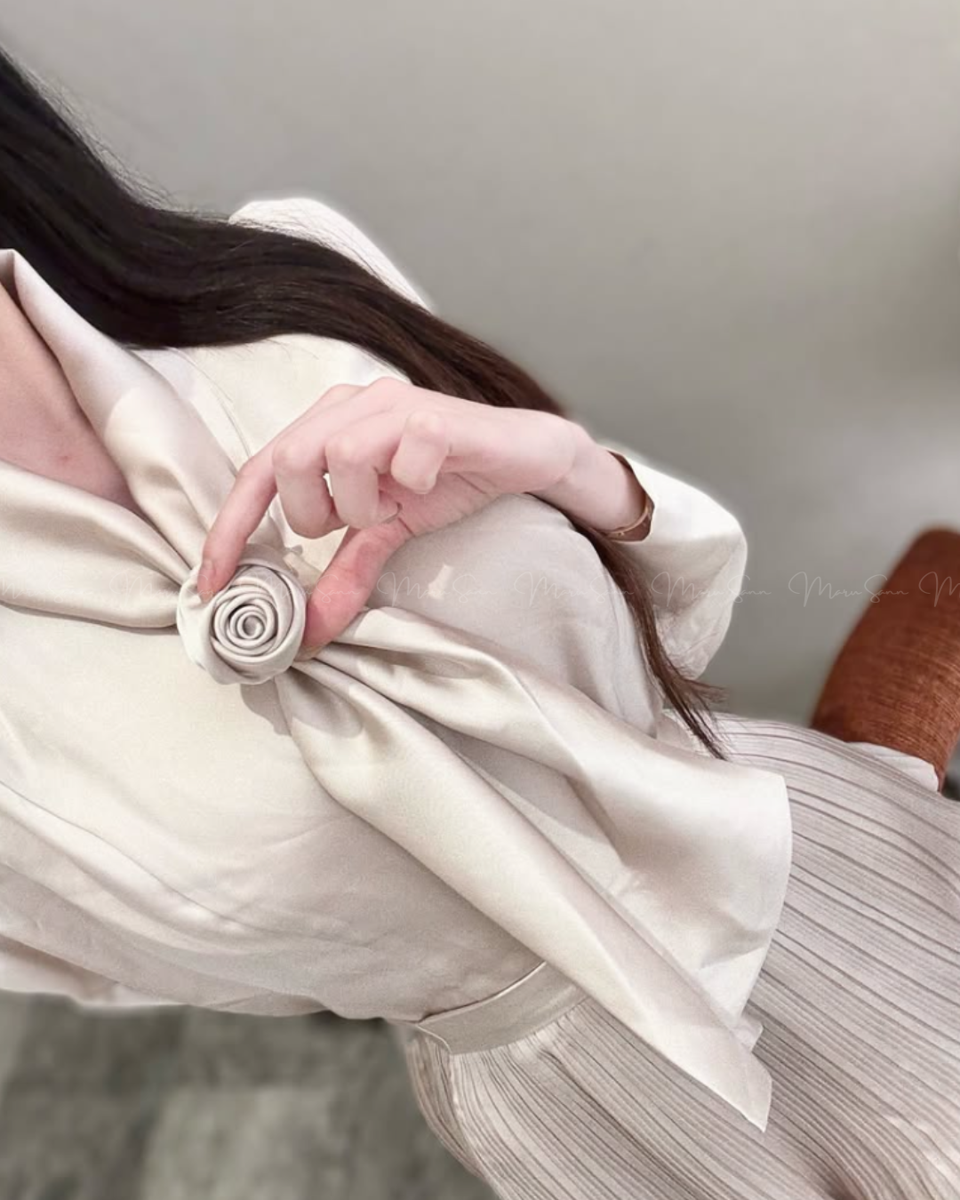 🇰🇷KOREA ♥ 緞面領結光澤襯衫+百摺裙兩件式套裝
襯衫洋裝 兩件式洋
Satin bow tie glossy shirt and pleated skirt two-piece set
🔎 ɪᴛᴇᴍ ɴᴏ:SS-KSS99015134