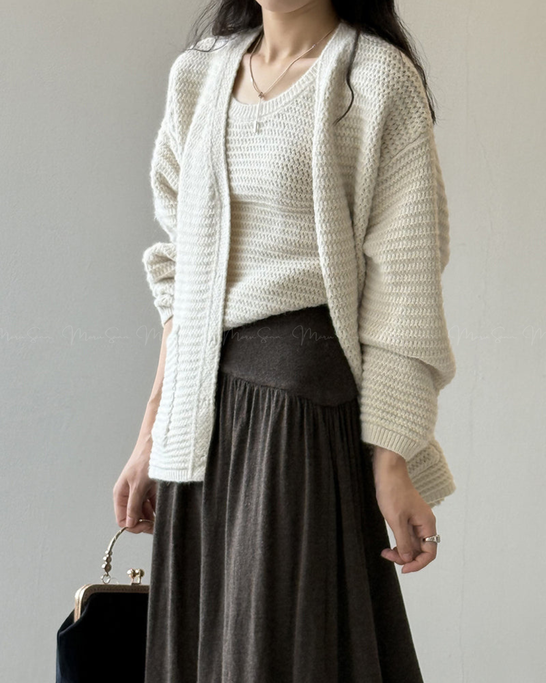 🇰🇷KOREA
♥ V領針織吊帶背心+寬鬆外套-兩件式套裝
V-neck knitted camisole + loose jacket - two-piece set SS-KSS98926522