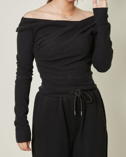 🇯🇵日本 ♥Collar-bone-revealing x loose-fitting, draped asymmetrical top
♥ 鎖骨感 x 寬鬆垂墜的不對稱上衣 / 一件展現你腰線的單品

🔎 ɪᴛᴇᴍ ɴᴏ：SS-JS13730296