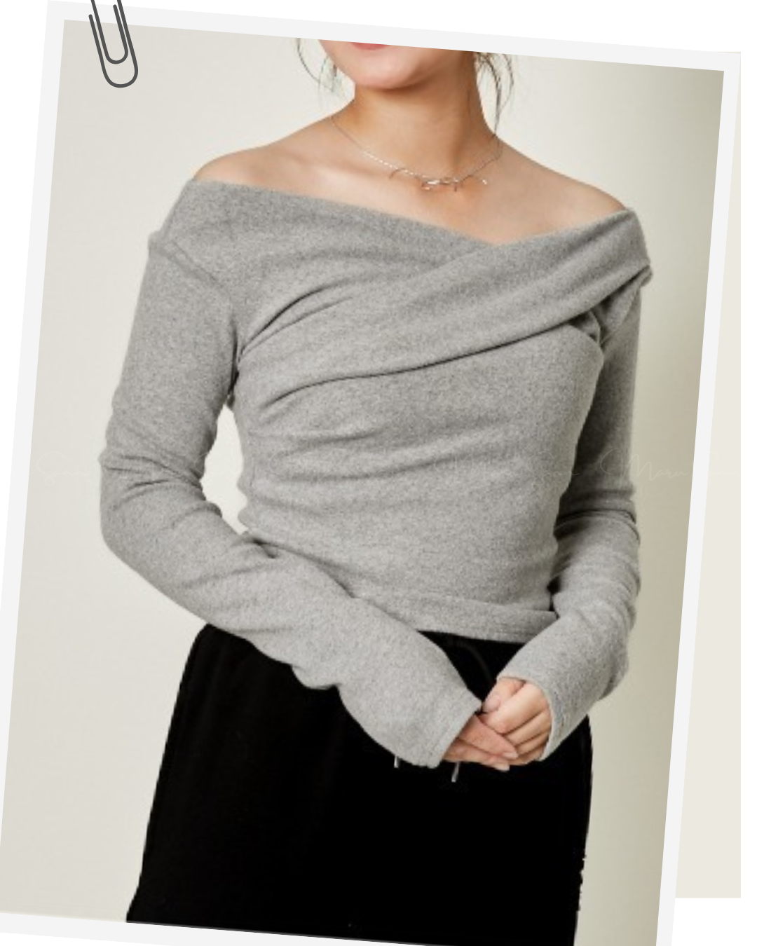 🇯🇵日本 ♥Collar-bone-revealing x loose-fitting, draped asymmetrical top
♥ 鎖骨感 x 寬鬆垂墜的不對稱上衣 / 一件展現你腰線的單品

🔎 ɪᴛᴇᴍ ɴᴏ：SS-JS13730296