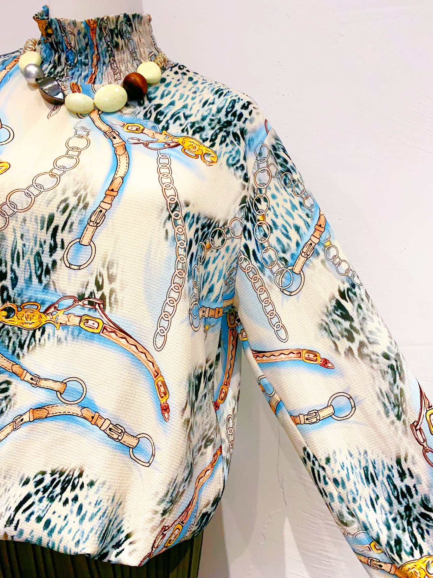 🇪🇺歐美古著｜VintageClothes - 歐式奢華馬鏈與豹紋印花抓褶高領雪紡衫 🔎 ss-vin521