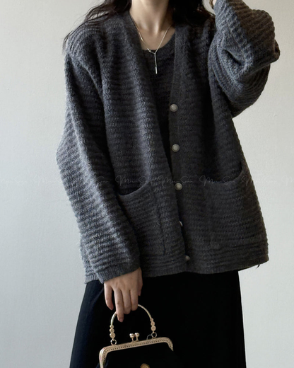 🇰🇷KOREA
♥ V領針織吊帶背心+寬鬆外套-兩件式套裝
V-neck knitted camisole + loose jacket - two-piece set SS-KSS98926522