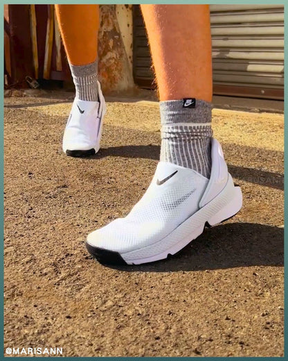 🇯🇵JAPAN  JAPNA ♥ NIKE WMNS Go FlyEase Black White Women Slip On 運動鞋 波鞋 \ 孕婦、懶人必備福音！解放雙手的波鞋 /