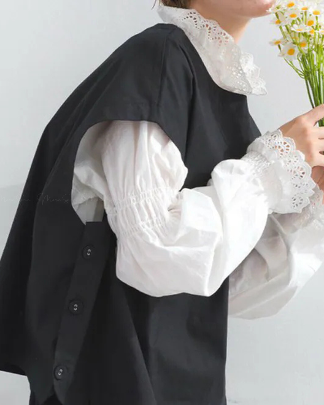 🇯🇵 JAPAN
♥ Scallop Lace Frill Blouse典雅貝殼蕾絲宮廷長袖上衣 SS-JSP251753L